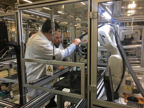 西安博世六轴色虎TV视频械手线体